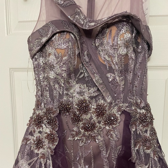 Absolutely gorgeous breathtaking evening embellished gown! - Picture 3 of 12